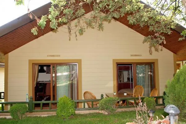 Doga Sara Butik 招待所 Akoren