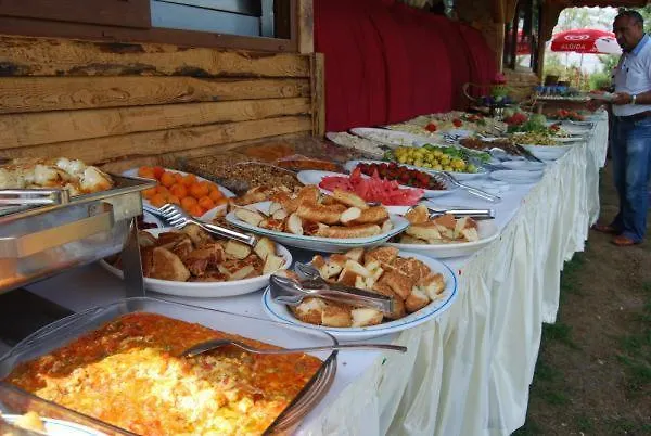 Doga Sara Butik 招待所 Akoren